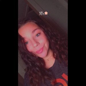 Meet your Posher, Alexis